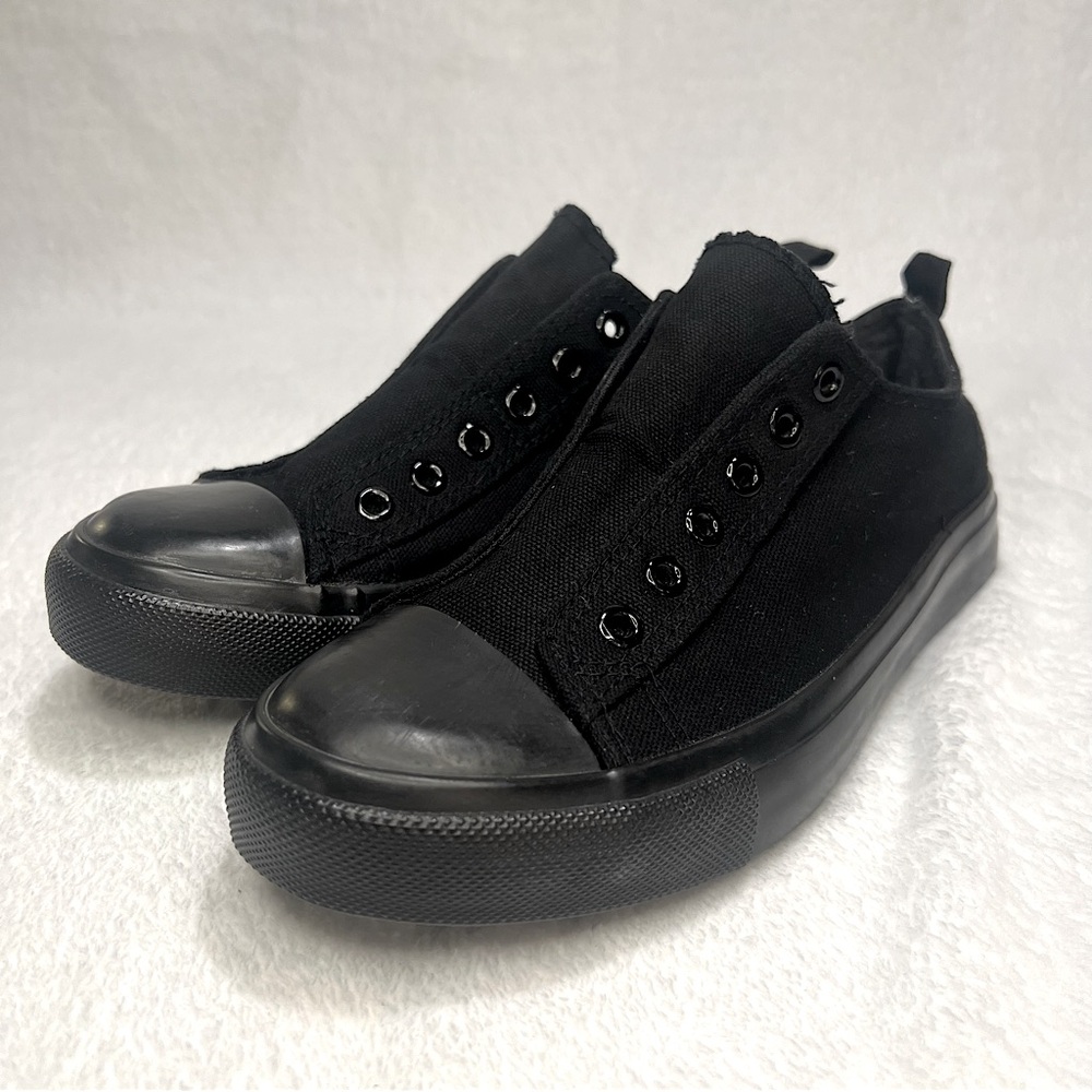 ✦ Hot Topic Black Slip On Sneakers ✦